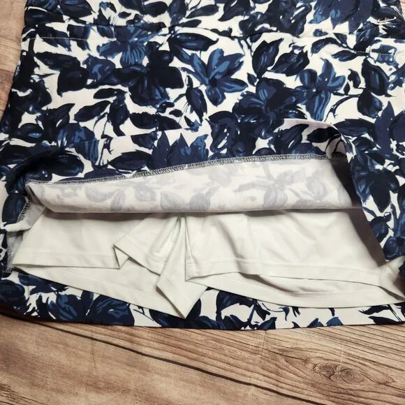 5/$15 S.C. & Co. Blue & White Floral Skort - Picture 8 of 11
